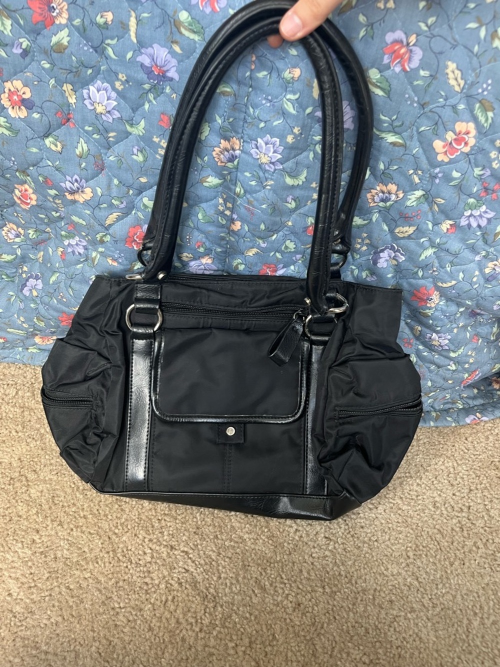 Classic Black Women's Shoulder Bag - Sleek Everyday Tote